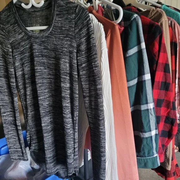 "ALOT OF CLOTHZ" - Picture 10 of 14